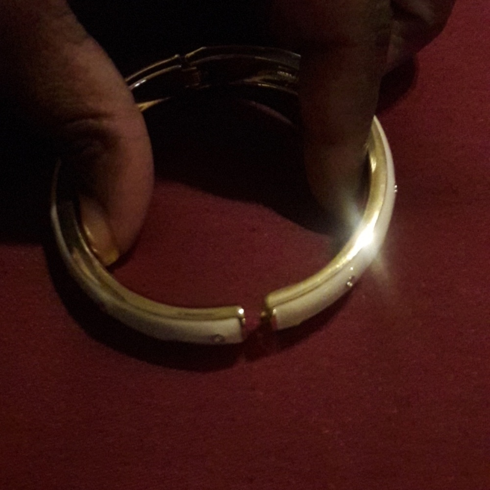 CREAM BRACELET (NWOT) - Picture 4 of 4
